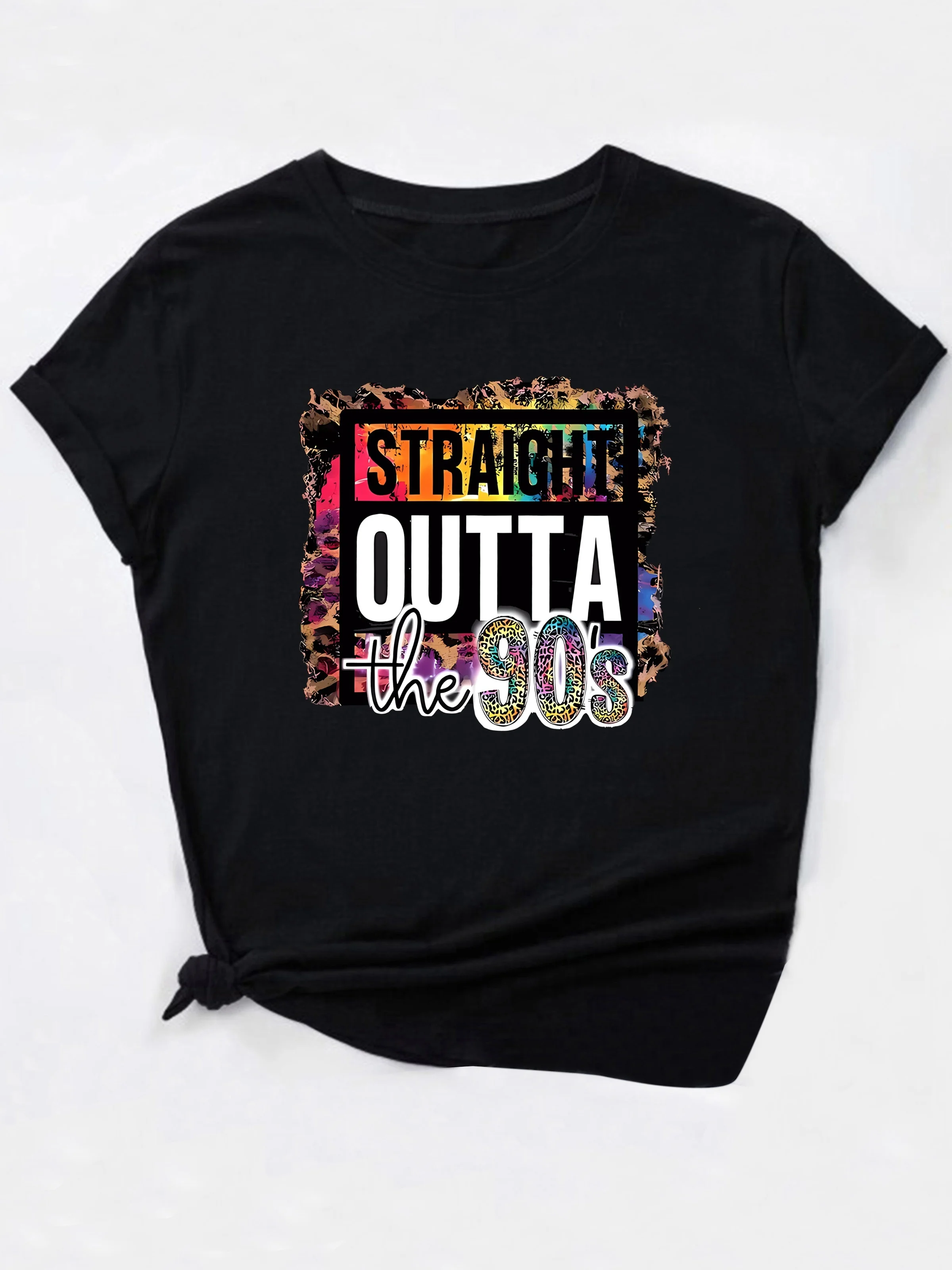 Damska koszulka retro z grafiką z lat 90. - Prosto z lat 90. Wzór w panterkę i kolorowe litery, swobodny okrągły dekolt