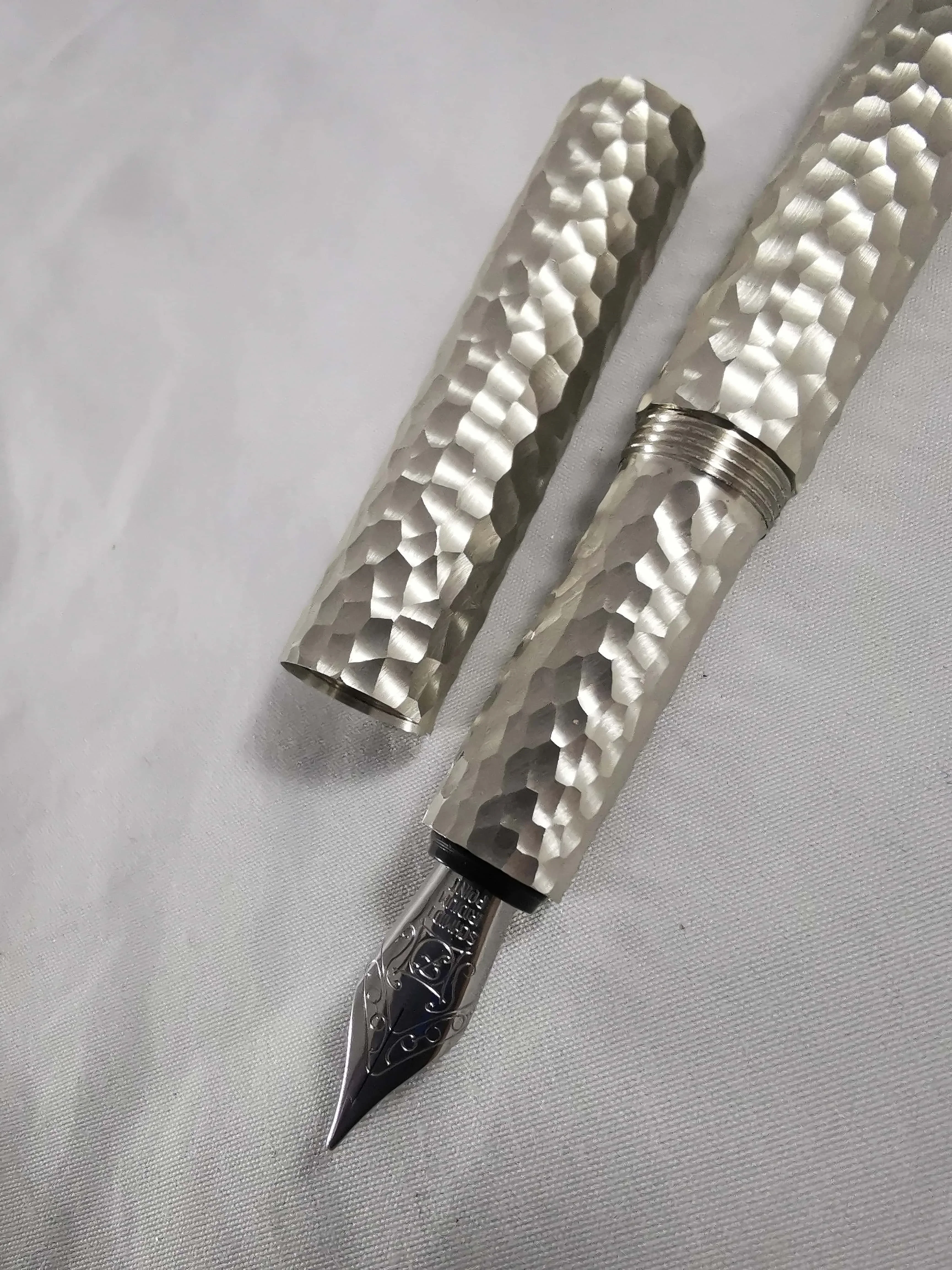 

Hot White Copper Pure Handmade Hammer Fountain Pen Imported From Germany Schmidt EF 0.38mm Nib Practicing Writing Office Supplie