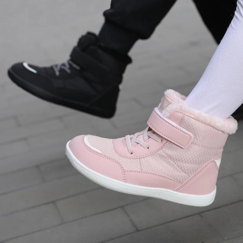 

Winter New Children's Cotton Boots High-top Plus Velvet Padded Wide-headed Cotton Shoes Outdoor Warm Snow Boots.