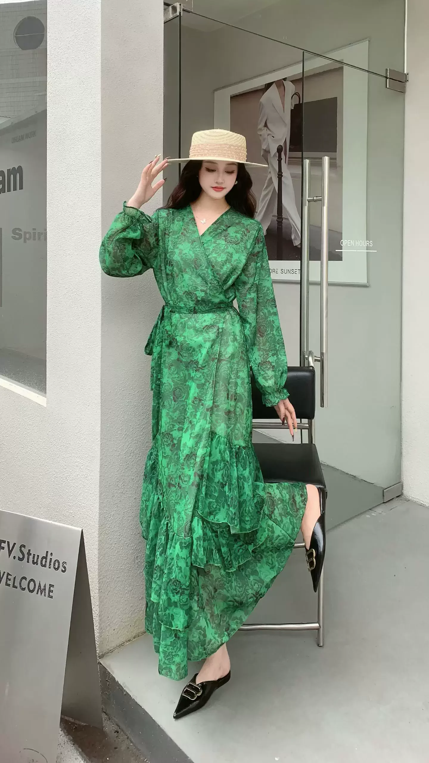 Vintage Französisches Retro-Kleid mit grünem Blumenmuster – Sommerliches Maxikleid im Feenstil mit Puffärmeln für Damen J683