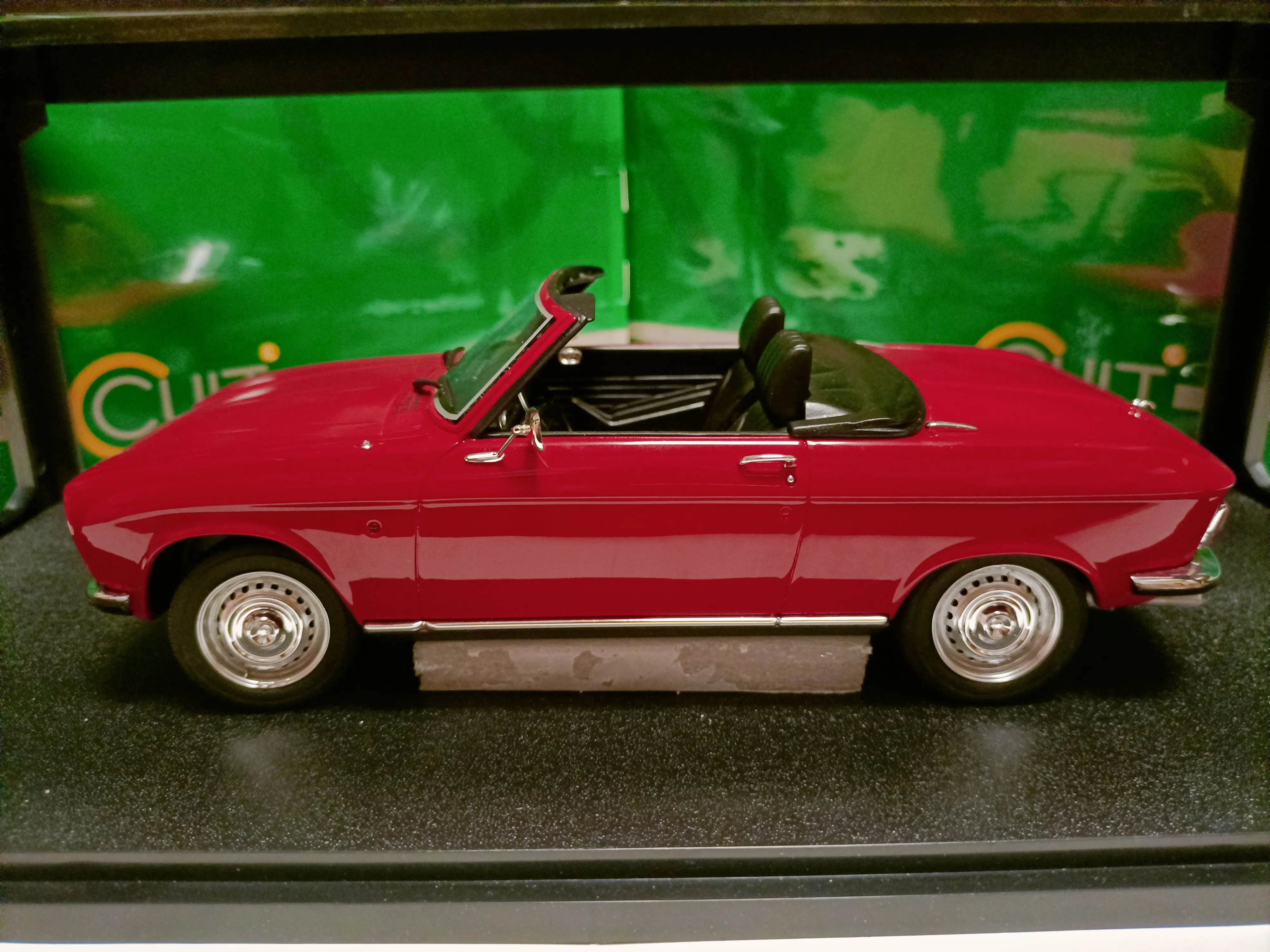 Cult 1:18 304 Cabrio 1973 Red Simulation Limited Edition Resin Metal Static Car Model Toy Gift