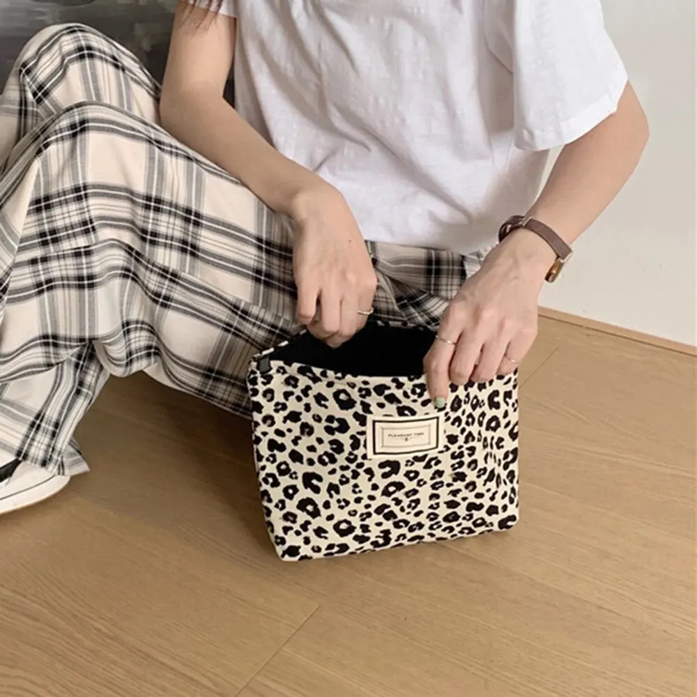 Fashionable Leopard Print Western Style Makeup Bag Portable Canvas Mobile Phone Bag Hand Held Bag Minimalist Storage Bag