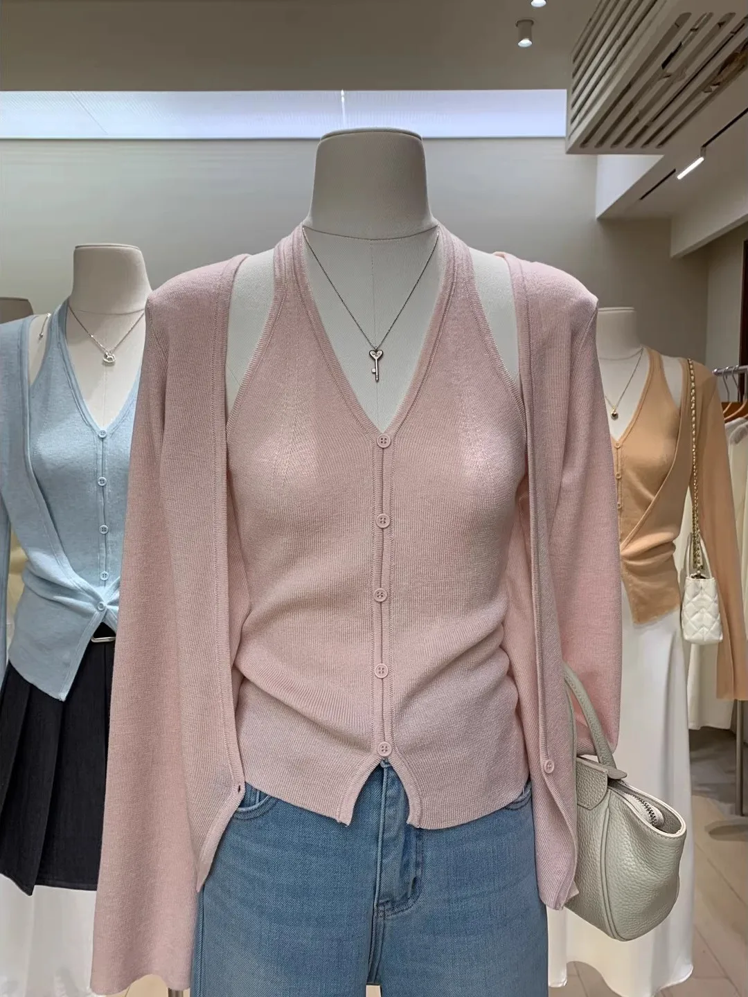 

Sweet Style Pink V-neck Knitted Cardigan Fake Two-pieced Slim-fit Neck Hanging Design Spring Early Sweet Small Shirt