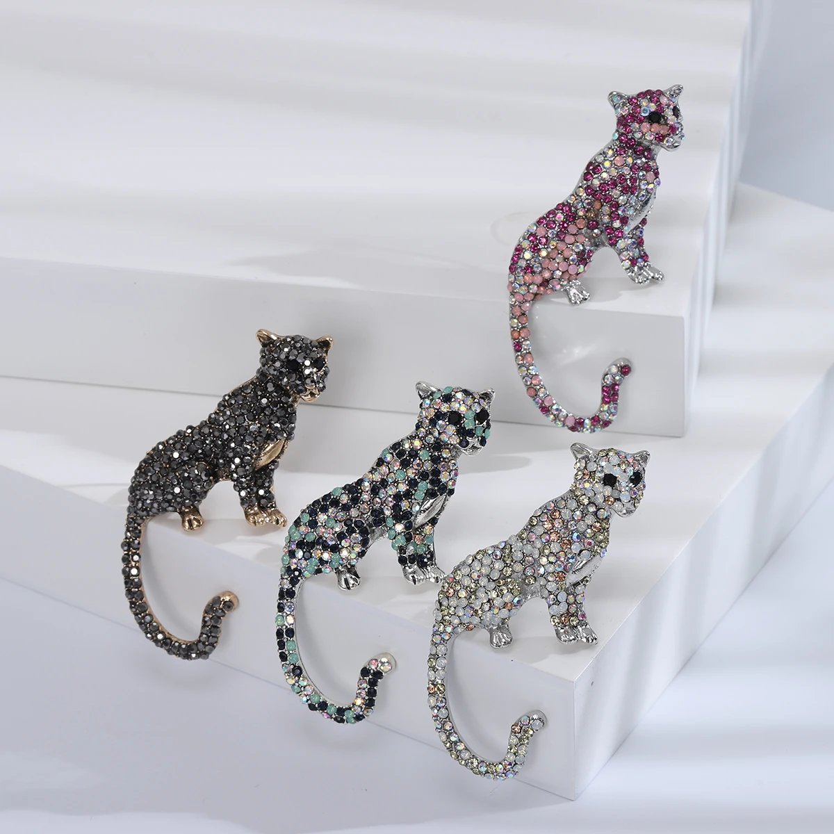 Beaut&Berry Fashionable Rhinestone Leopard Brooches 4-color Unisex Vintage Animal Pins Office Party Accessories Gifts