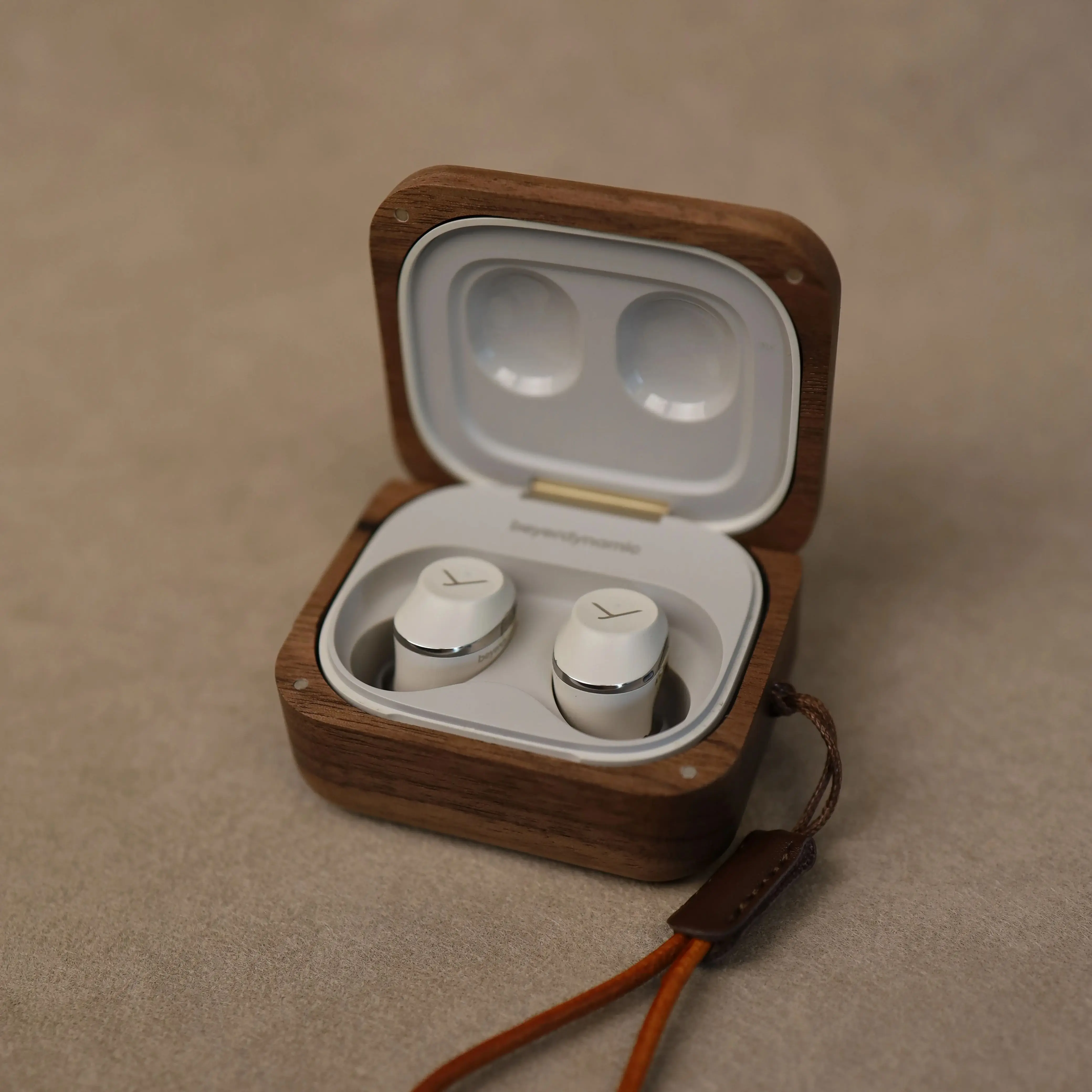 ΠΠ°ΡΠΈΡΠ½ΡΠΉ ΡΠ΅Ρ
ΠΎΠ» ΡΡΡΠ½ΠΎΠΉ ΡΠ°Π±ΠΎΡΡ ΠΈΠ· ΠΎΡΠ΅Ρ
ΠΎΠ²ΠΎΠ³ΠΎ Π΄Π΅ΡΠ΅Π²Π° Π΄Π»Ρ Π½Π°ΡΡΠ½ΠΈΠΊΠΎΠ² Beyerdynamic Amiron 300 β ΡΠ΅Π²Π΅ΡΠΎΠ°ΠΌΠ΅ΡΠΈΠΊΠ°Π½ΡΠΊΠΈΠΉ ΠΌΠ°ΡΡΠΈΠ² Π΄Π΅ΡΠ΅Π²Π° Ρ Π΅ΡΡΠ΅ΡΡΠ²Π΅Π½Π½ΡΠΌ ΠΏΡΠΈΠΊΠΎΡΠ½ΠΎΠ²Π΅Π½ΠΈΠ΅ΠΌ ΠΠ°ΡΠΈΡΠ½ΡΠΉ ΡΠ΅Ρ
ΠΎΠ» ΡΡΡΠ½ΠΎΠΉ ΡΠ°Π±ΠΎΡΡ ΠΈΠ· ΠΎΡΠ΅Ρ
ΠΎΠ²ΠΎΠ³ΠΎ Π΄Π΅ΡΠ΅Π²Π° Π΄Π»Ρ Π½Π°ΡΡΠ½ΠΈΠΊΠΎΠ² Beyerdynamic Amiron 300 β ΡΠ΅Π²Π΅ΡΠΎΠ°ΠΌΠ΅ΡΠΈΠΊΠ°Π½ΡΠΊΠΈΠΉ ΠΌΠ°ΡΡΠΈΠ² Π΄Π΅ΡΠ΅Π²Π° Ρ Π΅ΡΡΠ΅ΡΡΠ²Π΅Π½Π½ΡΠΌ ΠΏΡΠΈΠΊΠΎΡΠ½ΠΎΠ²Π΅Π½ΠΈΠ΅ΠΌ