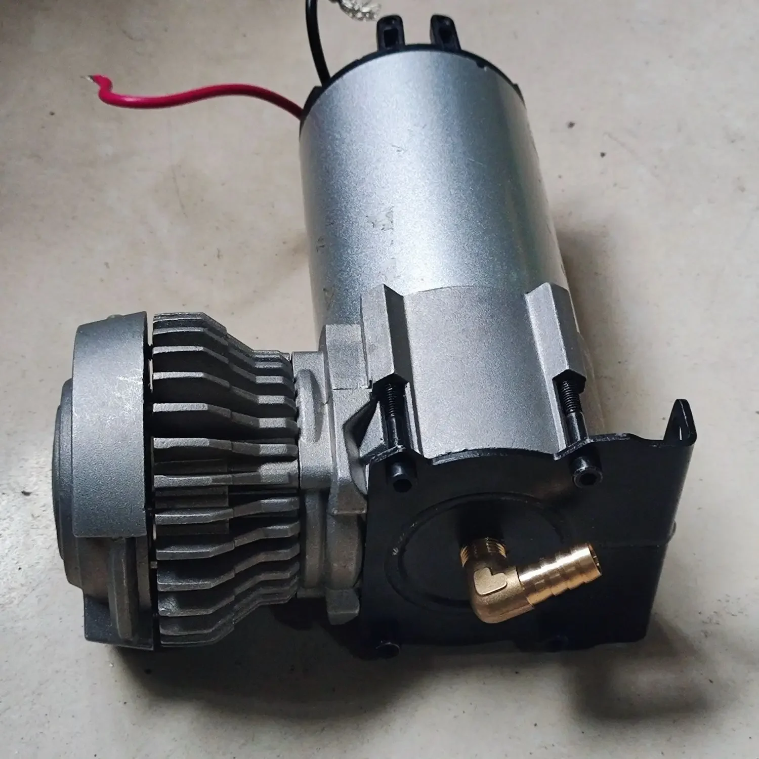 DC12V 180W Gemodificeerde luchtpomp 228W Zuurstofcompressor Voor duikuitrusting