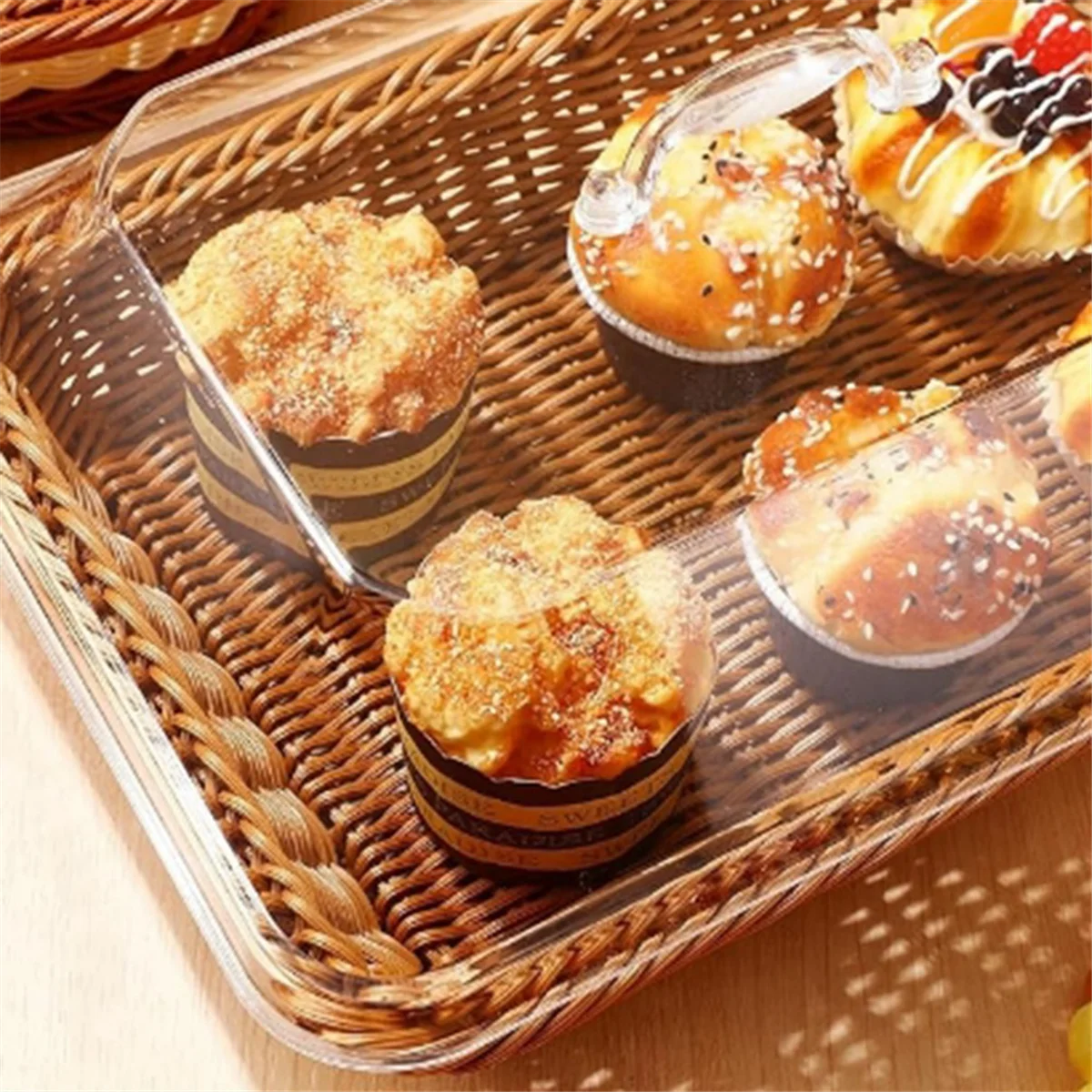 سلة بغطاء، سلة مع غطاء للأغذية، سلة تقديم الطعام على الطاولة، سلة نزهة منسوجة، سلة خبز للتقديم باللون البني