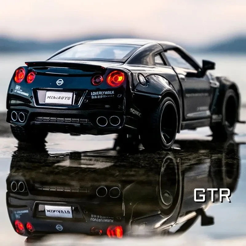 

Машинка-игрушка 1:32 GTR R35, спортивный автомобиль, литая под давлением, миниатюрная, металлическая, со звуком и светом, для мальчиков, подарок
