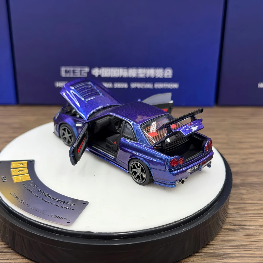 

Модель автомобиля PGM 1/64 LB GTR R35 из литого металла
