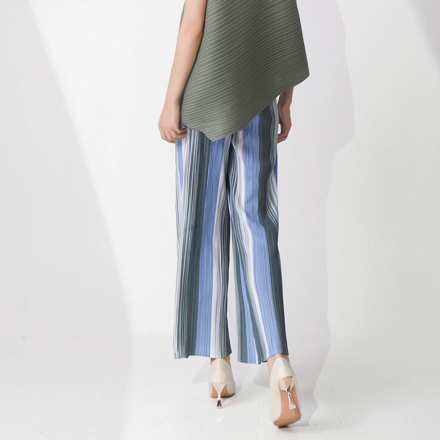 Summer Women's Straight Casual Pants 2025 New Striped Elastic Waist Wide Leg Pants Miyake Pleated Trousers