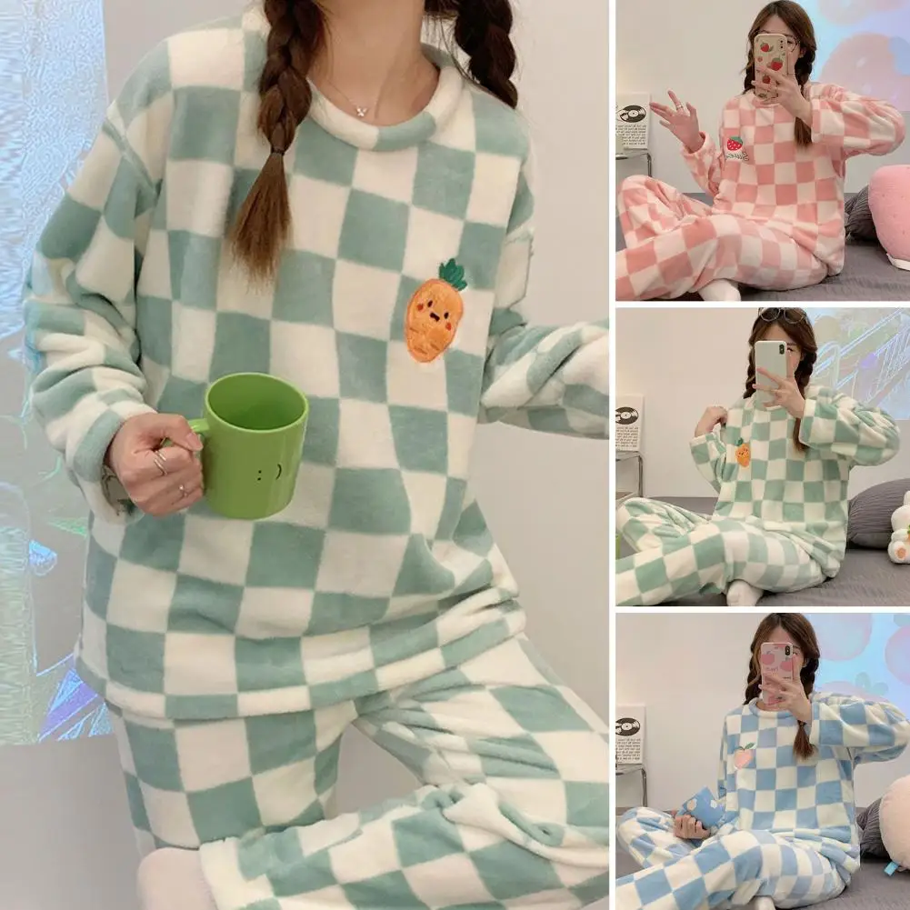 Color Matching Winter Pajamas Cozy Winter Homewear 2-piece Plush Pajama Set with Cartoon Carrot Design Elastic Waist for Women