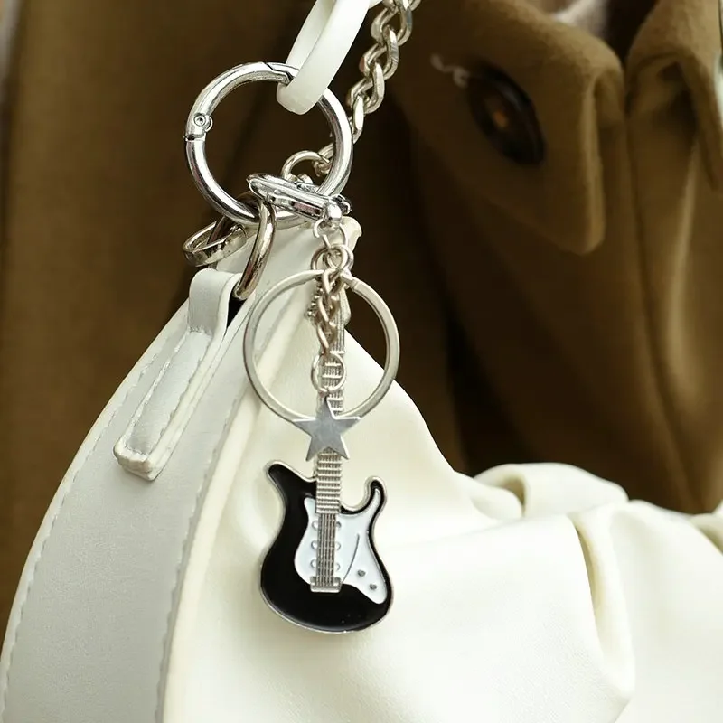 Men Womens Guitar Keychains Key Chain Charms for Y2k Spicy Girl Guitar Pendant Couple KeyChain Jewelry Bag Car Keyring Gift