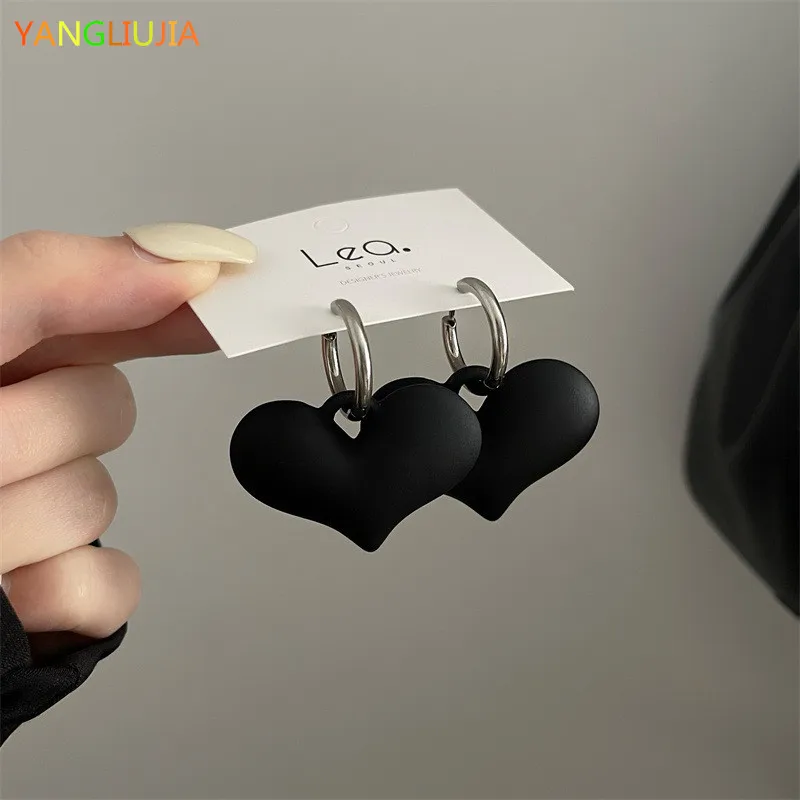 Black Heart-shaped Pendant Earrings South Korea's Temperament Personality Fashion Elegant Earrings Ms Travel Wedding Accessories