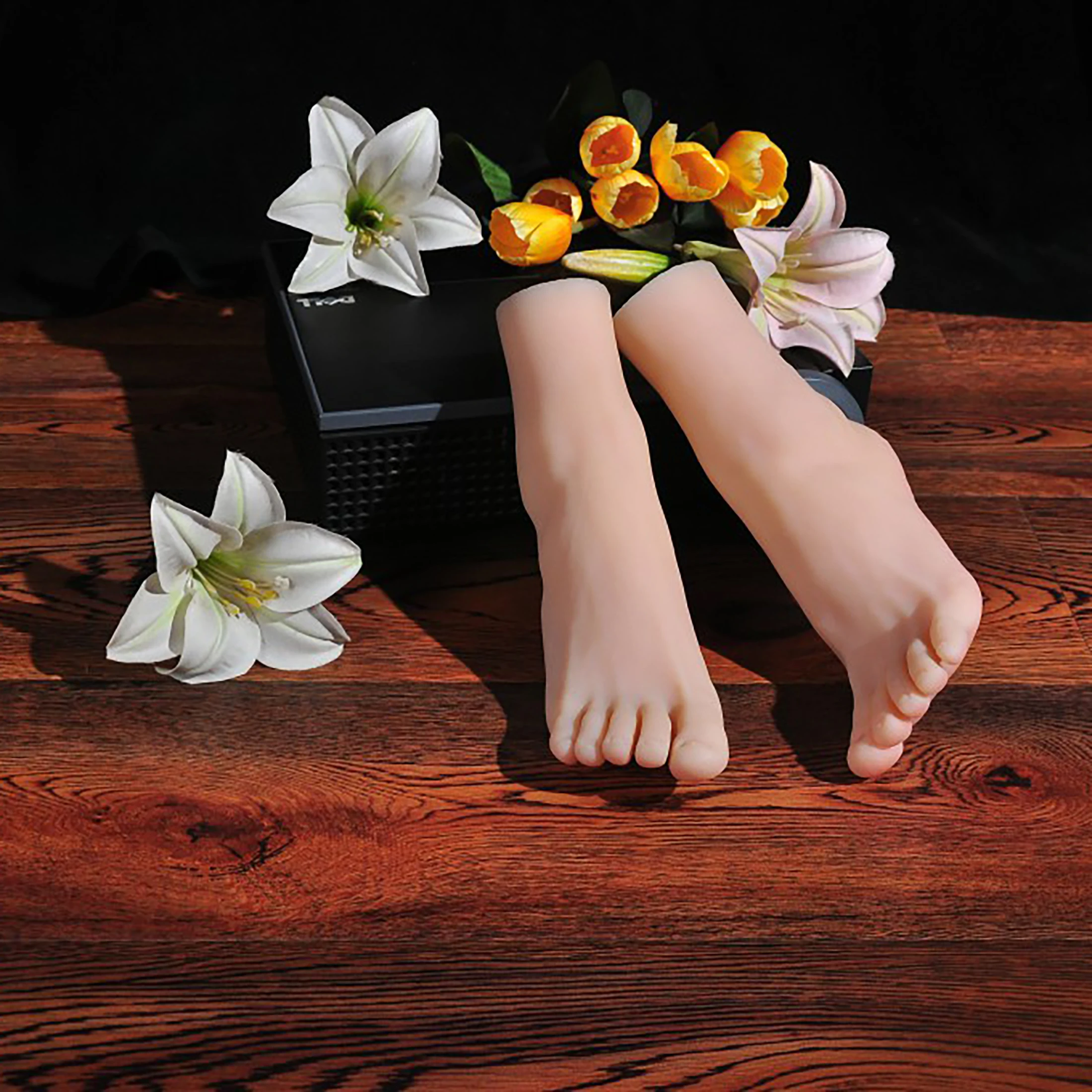 

Female Silicone Foot Model Fake Nail Art Feet Fetish Display Props Shoes Stocking Display Dummy Women Lifelike Feet TPE 3707