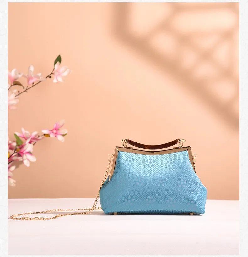 Cape-Bay Silk Women's Bag, Fashionable Trendy Bag, Small Handbag, Blue Silk Women's Bag, Gold Metal Edge Bag, Lock Bag, Retro Bag, Hard Handle Bag, Thin Chain Shoulder Bag, Crossbody Bag, Party Banquet Dinner Bag, Young and Middle-Aged Women's Bag