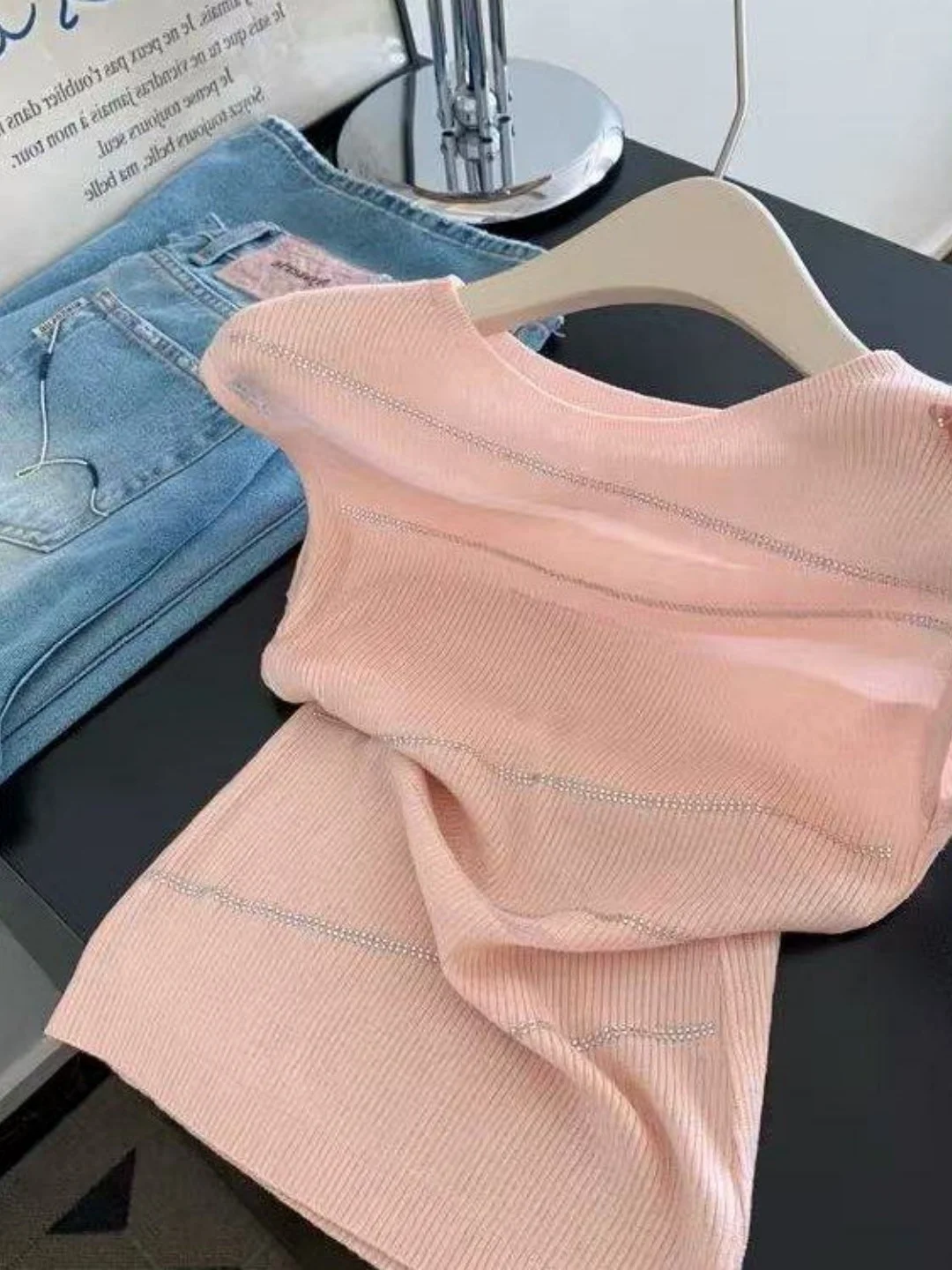 

High-End Women's Knitted Sleeveless Vest Summer Slim Fit Micro-Transparent Glitter Citywalk Fashion Soft Woolen Top