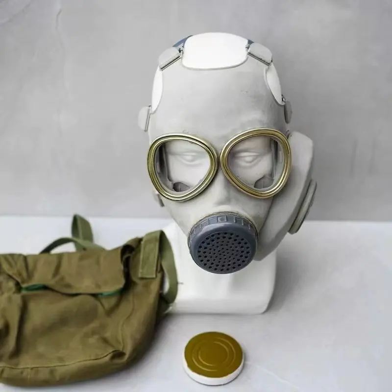 New-old-stock Type 65 Gas Mask (1970s Vintage)—sand- and Dust-proof; Suitable for Collection or Display.