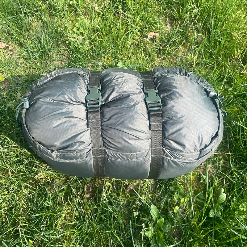 

2017 single cotton sleeping bag, warm in alpine area, portable cold-proof and warm sleeping bag factory direct sales