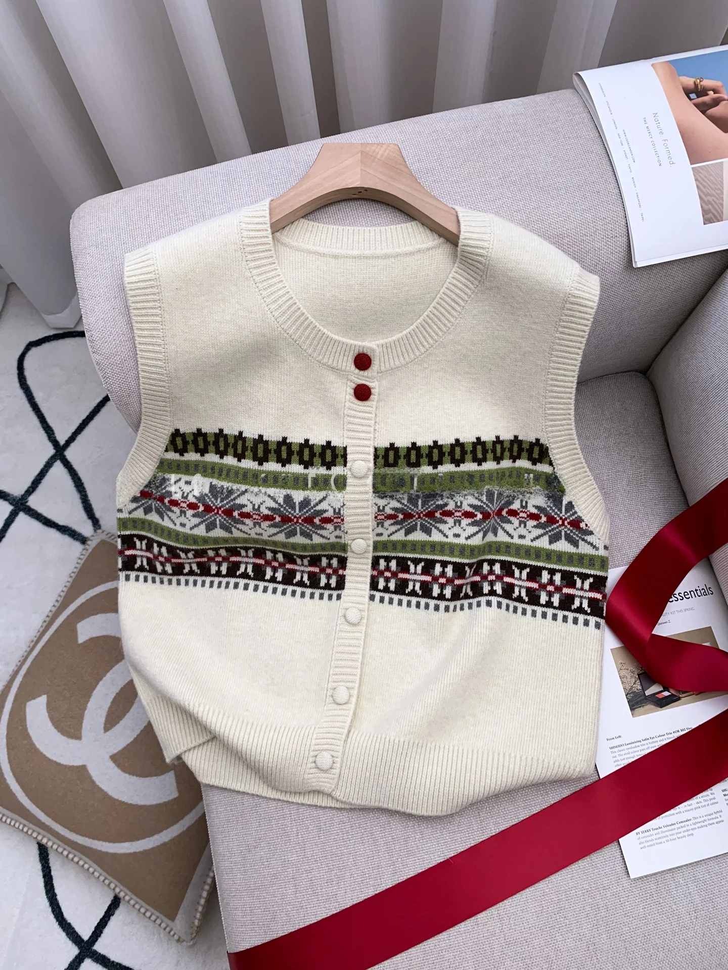 

Женский вязаный кардиган-жилет Chisi с круглым вырезом, весенне-осенний, модный, с цветочной вышивкой, антивозрастная верхняя одежда