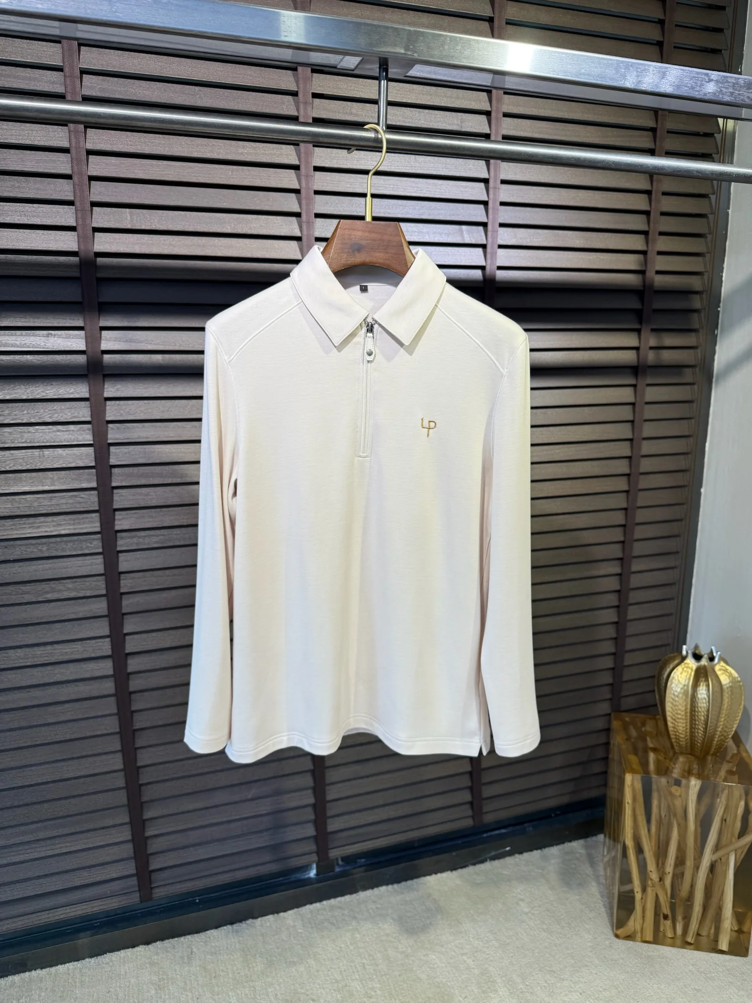 

Faionable Embroidered Letter Men's irt Camere Blend Long Sve Turn-down Collar Breathable Sweat Absorbent Casual...