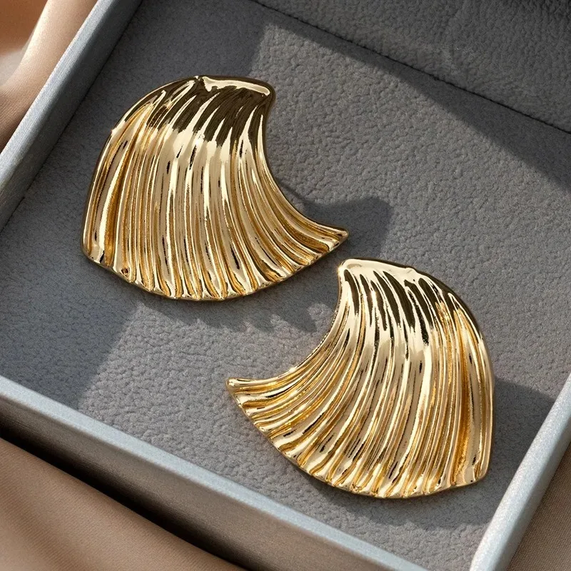 Irregular Geometric Wave Shell Sector Striped Earrings For Women OL Party Gift Fashion Jewelry Ear Accessories CE140