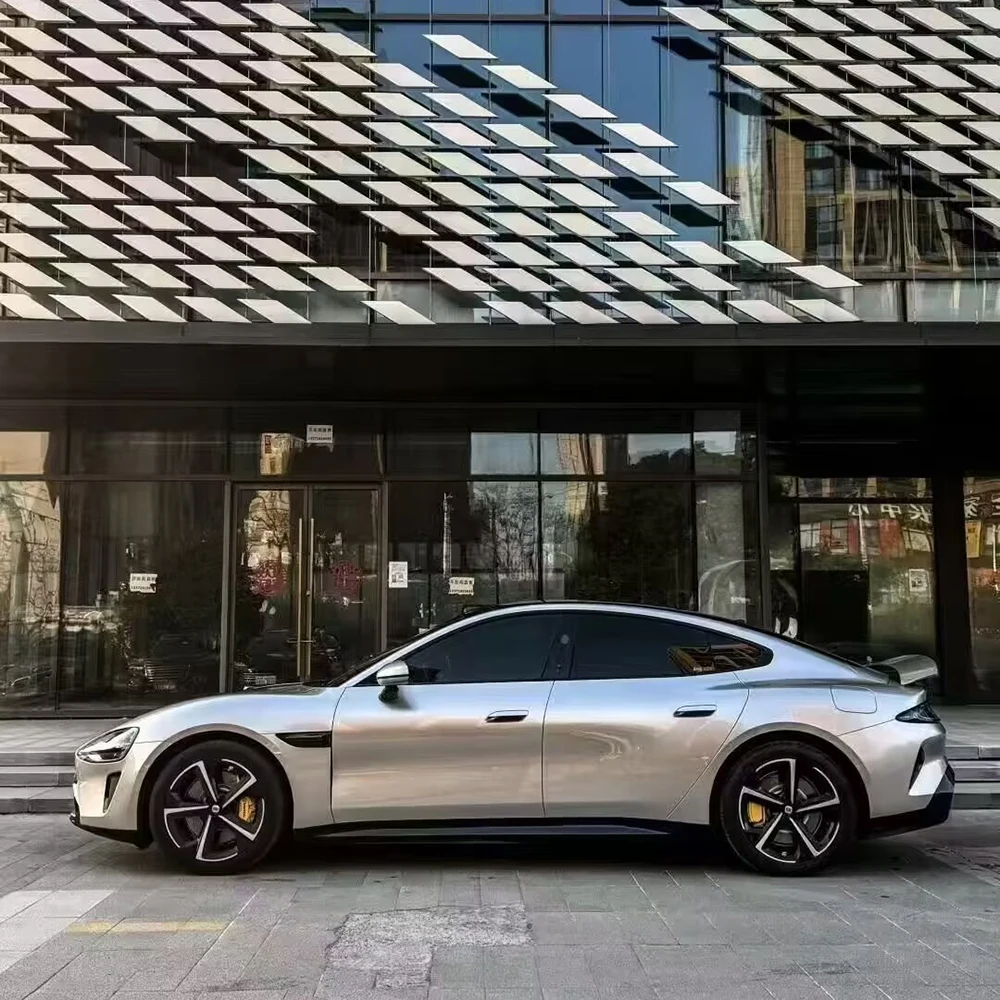 

Glossy Metallic Silver PET Backing Car Wrap Film Unique Car Wrap Solutions for Vehicle Customization