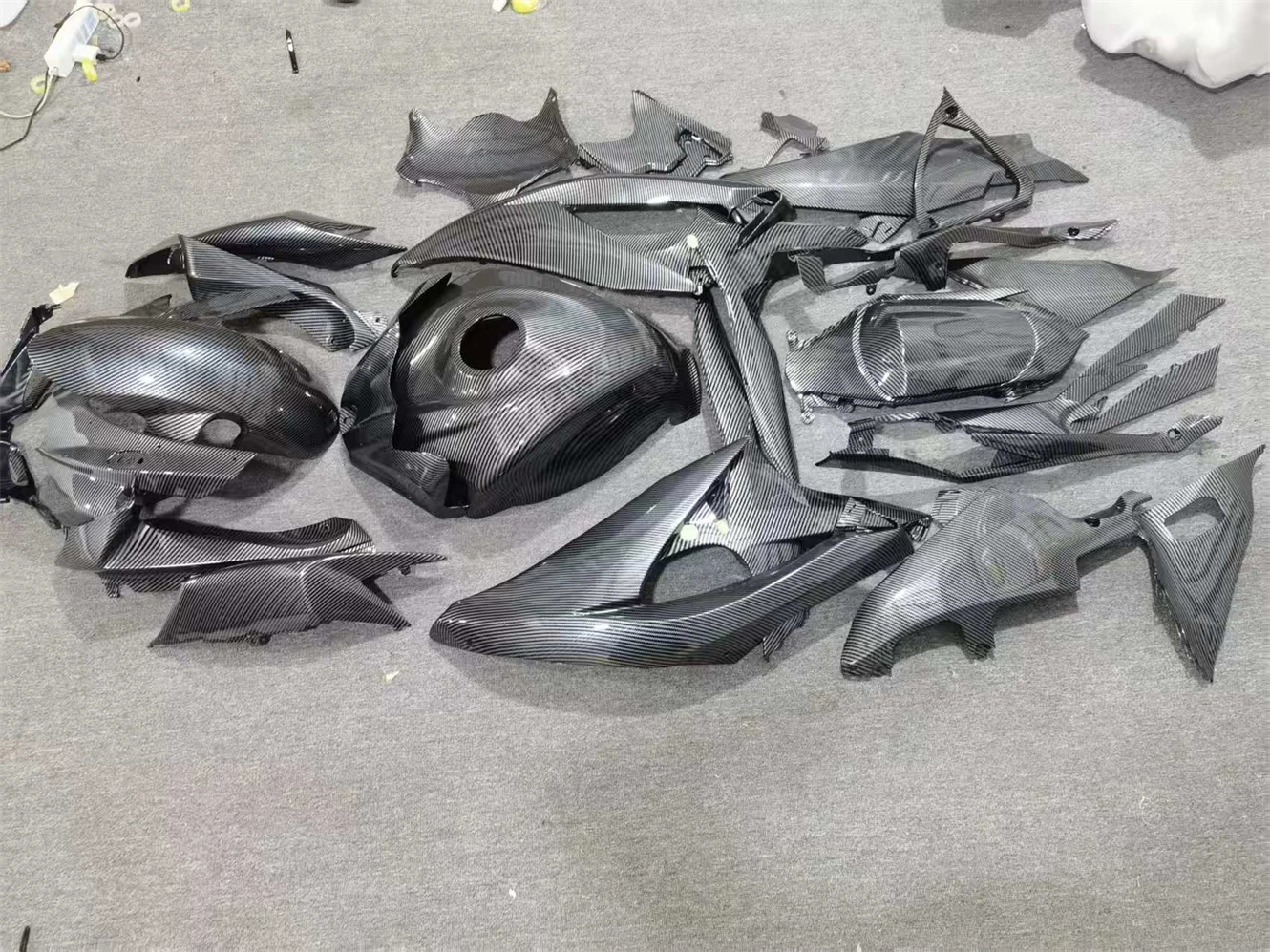 The motorcycle fairing is suitable for GSXR600, GSXR750, 2008, 2009, 2010, K8 body fairing carbon fiber paint motorcycle shell