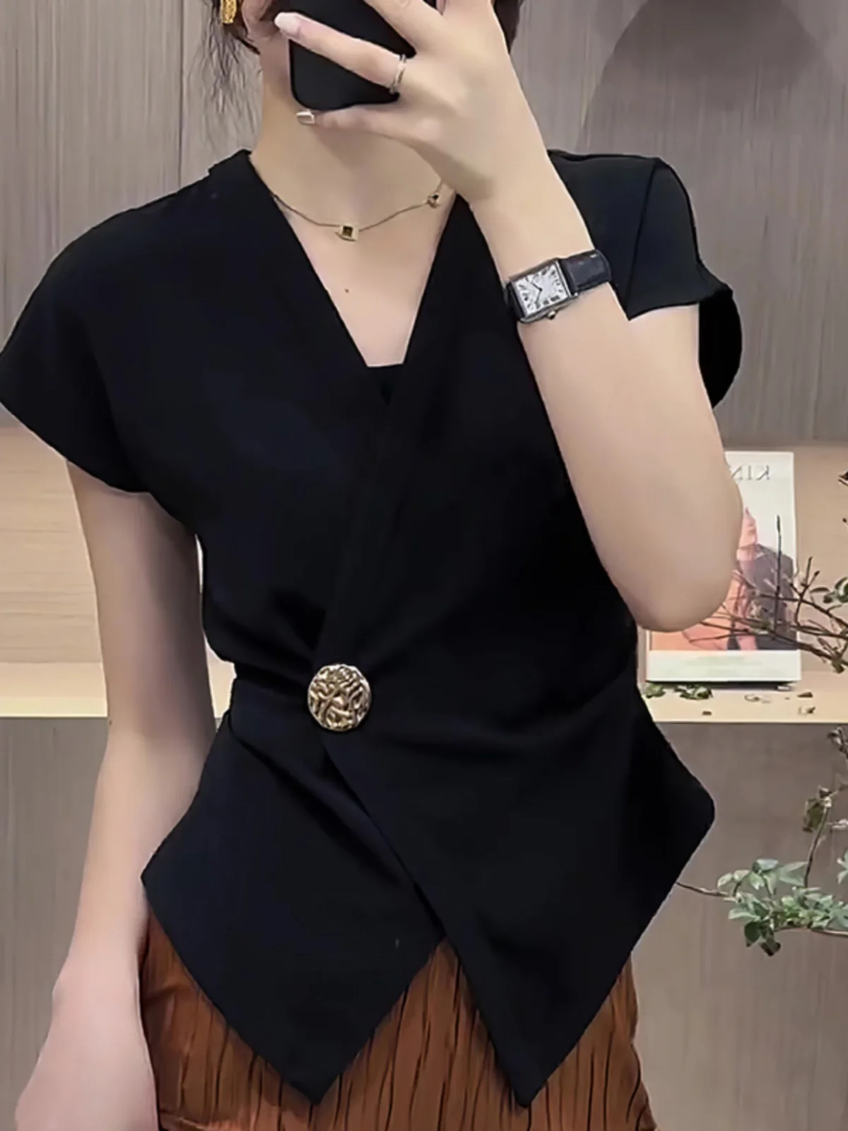 

Slimming V-Ne ort Sve irt Women's Design Sensation Faion Thin Waist Design Korean Sle Commute Wind Summer Top