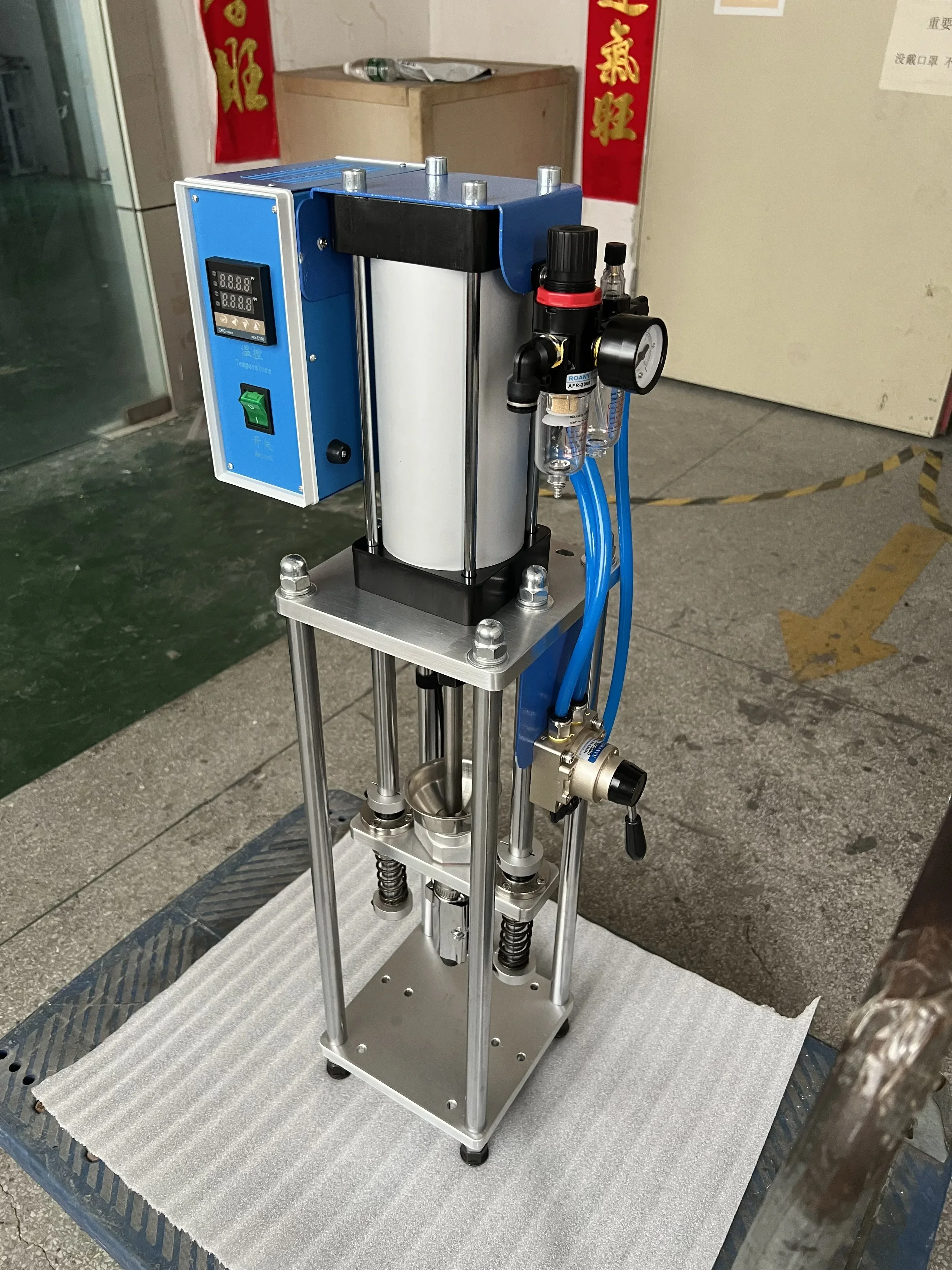 

Mini Desktop Vertical Injection Molding Machine, USB Charging Head, Power Switch Plug Plastic Molding Machine Hot sales