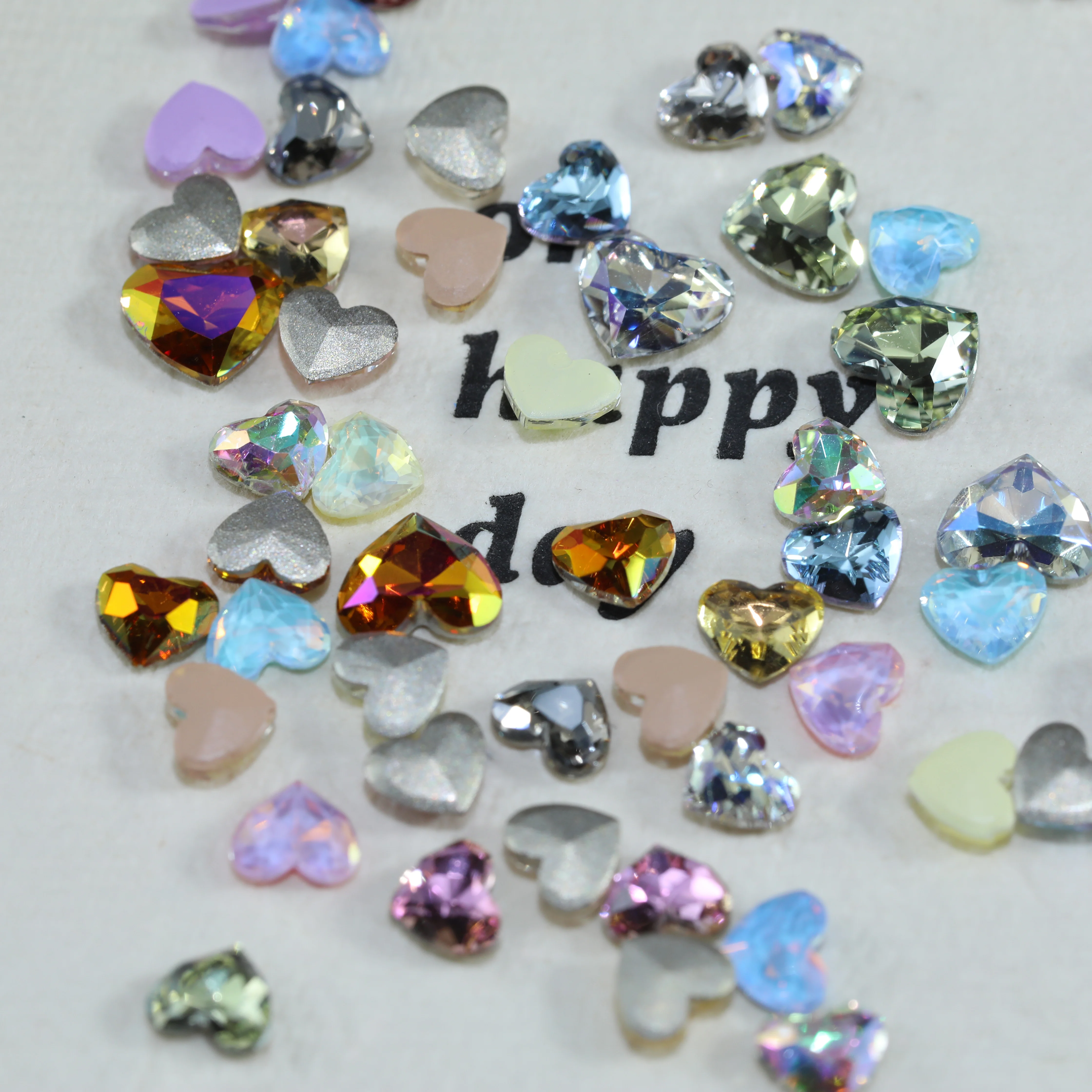 Herzförmige Flache Rückseite mit Abgeschrägter Kante Plus Strass Glänzende Kristall-Verzierungsteile für Nagelkunst, Taschen, Hochzeitskleider, DIY-Handwerksdekoration – Detail 2