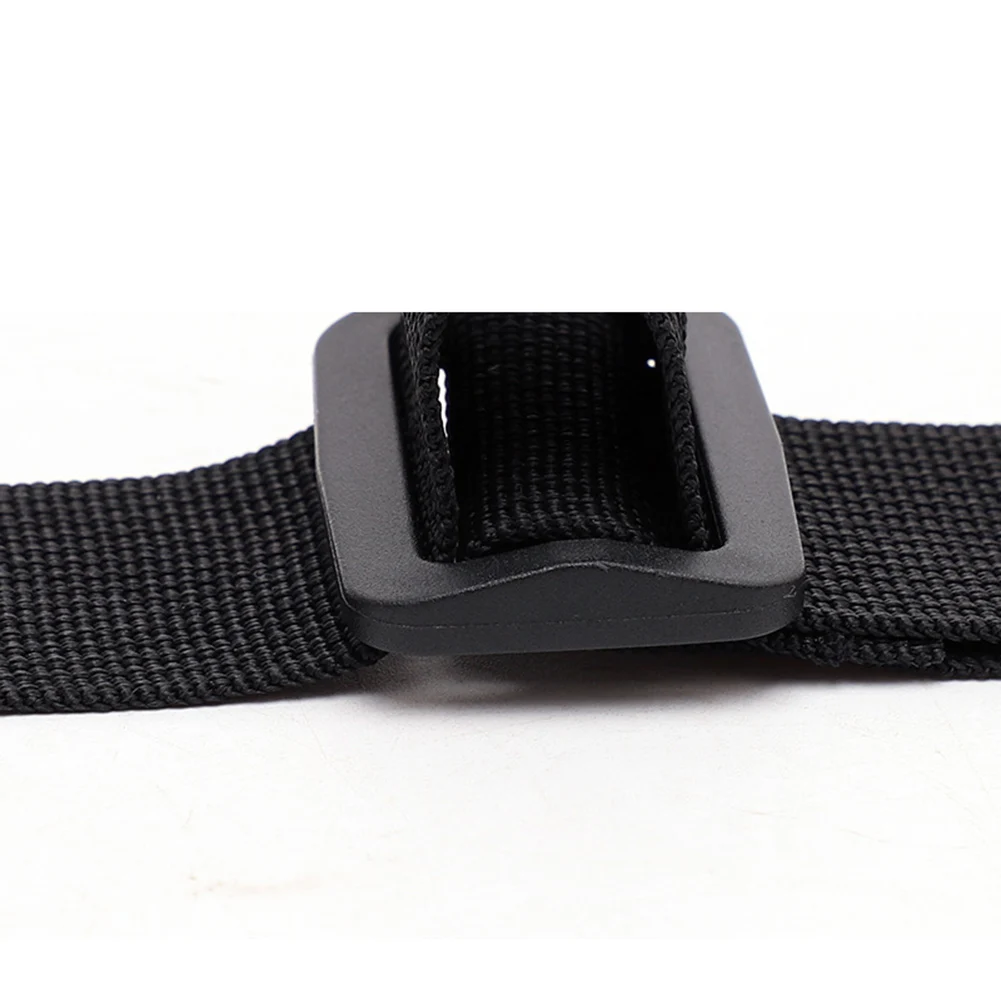 Non-tangle carrying strap with rotating clips ideal for transporting ski or skateboard pairs comfortably on shoulder or by hand