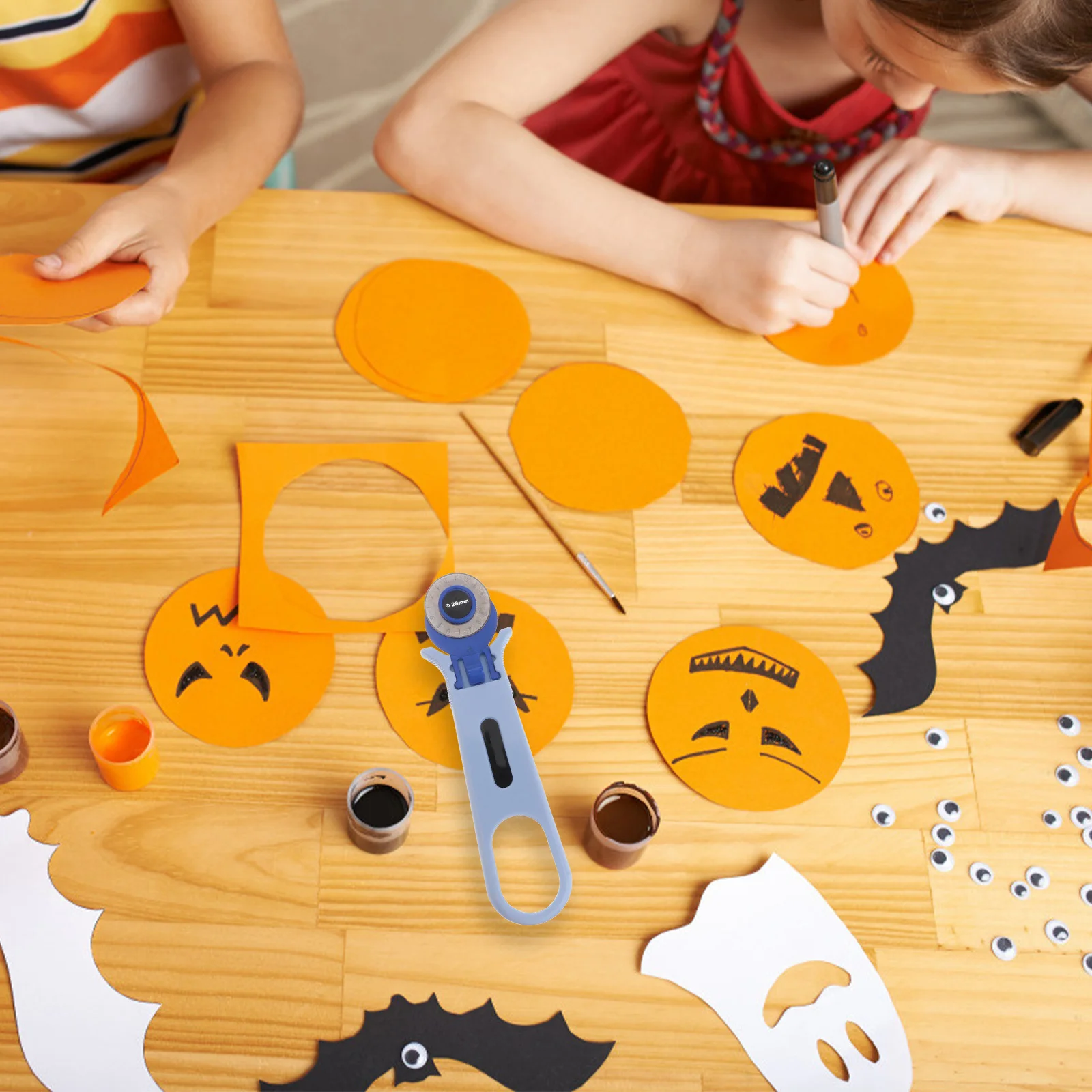 

1Pcs Tailor Rotary Cutter Sky-Blue DIY Cloth Patches Fabric Cutting Wheel for Clothes Premium Cutter Tool Tailor Clipper