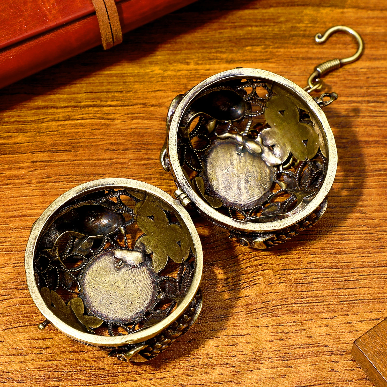 

Copper Aromatherapy Ball Incense Cone Holder Hanging Censer For Home Decor Oil Diffuser Pendant Incense Burner Furnace