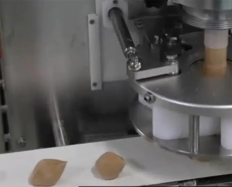 Full Automatic Encrusting Forming Kubba Making Kibbeh Machine Mamoul Cookies Maamoul Dates Mooncake Encrusting Machine