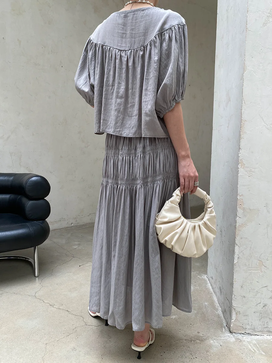 Sommerliches Damen-Set: Lässiges, einfarbiges, französisches Spitzenhemd mit kurzen Ärmeln und plissiertem, elastischem Rock mit hoher Taille – Detail 10