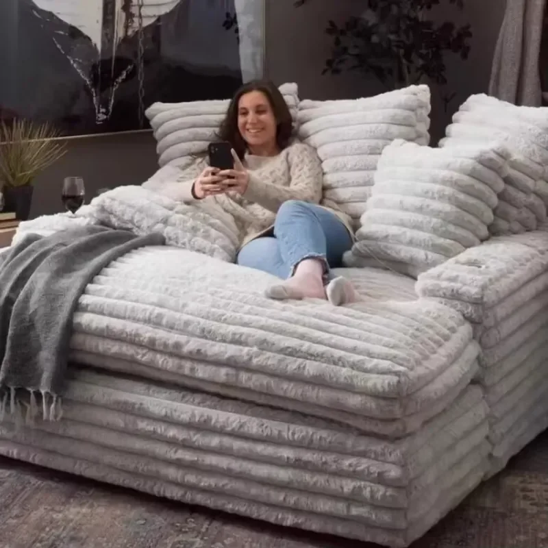 Italy Large Velvet Fabric Concubine Bed Deep Straight Row Sitting Disassembled Washable Sectional Sofa for Home Hotel/Villa
