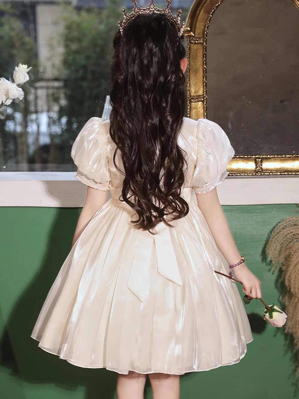 Vestido de flores para niñas, tela reflectante lisa con cuentas, cuello cuadrado, manga de burbuja, apliques de lazo dulce, Vestido de fiesta de cumpleaños