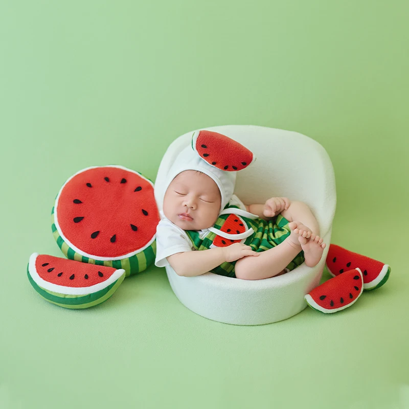 Fotografia estiva per neonati Tema frutta Pantaloni con bretelle a righe verdi Accessori per bambole anguria Puntelli per fotografia creativa per neonati
