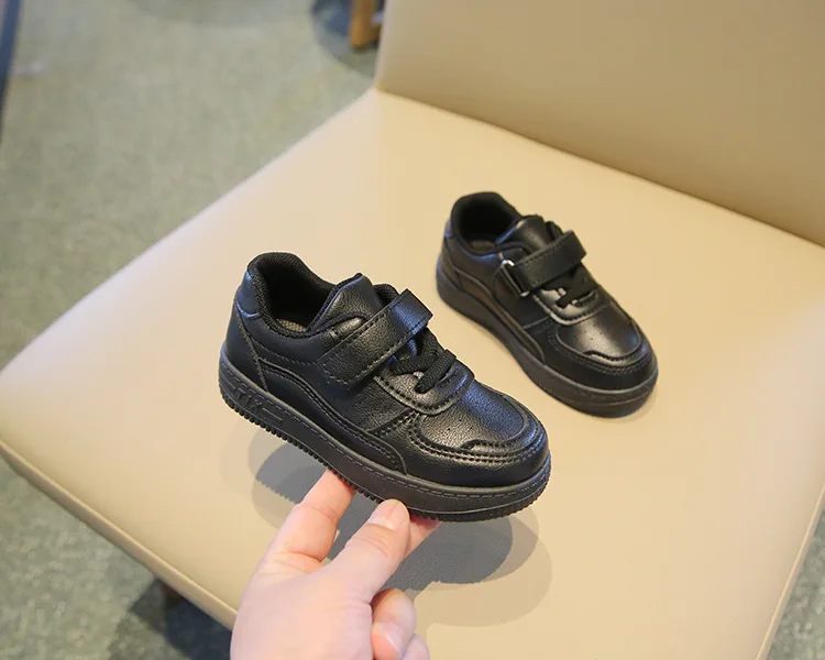 Kinder-Sneaker aus PU-Leder für Frühling und Herbst, leichte, rutschfeste Laufschuhe für Mädchen und Jungen, schlicht, weiche Sohle, bequem – Detail 4