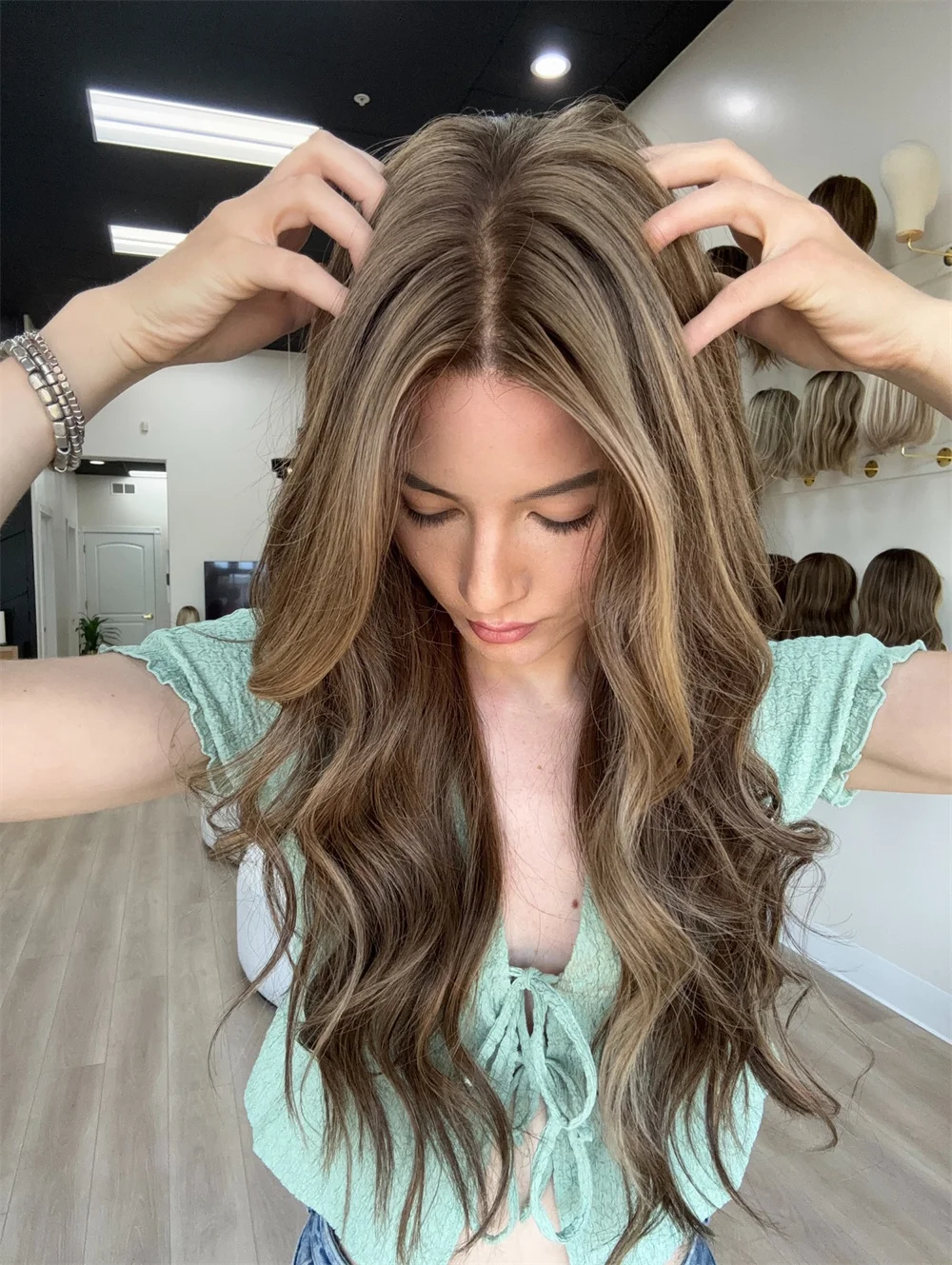 

Шоколадно-коричневый брюнетка, мелирование, парик, женские кружевные парики, синтетические футуры, свободные волны, бесклеевой парик, естественная линия волос, темные корни