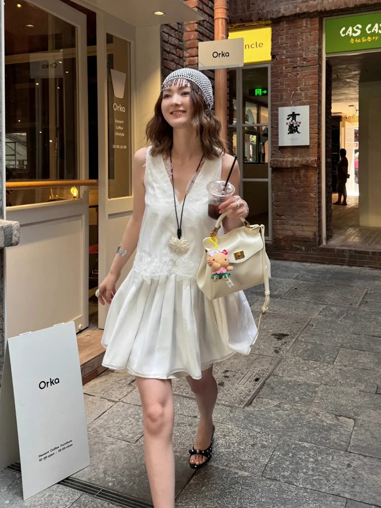 Kant borduurwerk V-hals jurk Temperament Casual witte losse gezwollen damesjurken 2025, zomer nieuw