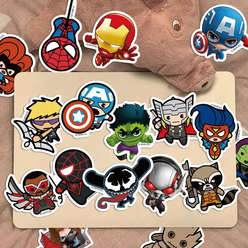ملصق كرتوني 50 قطعة من Marvel The Avengers Anime DIY لخوذة الدراجة النارية ولوح التزلج والكمبيوتر المحمول والدراجة والسيارة ملصقات مقاومة للماء