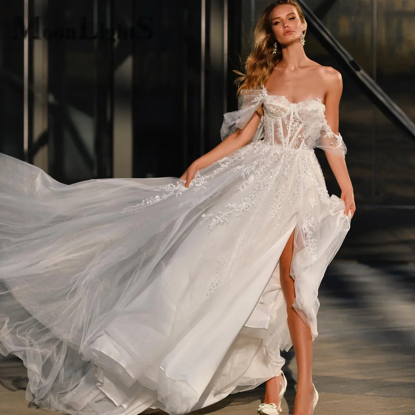 

Sexy High Slit A Line Wedding Dresses for Bridal Off the Shoulder Appliques Bride Gown Plus Size See Thr Bust Robe De Mariage