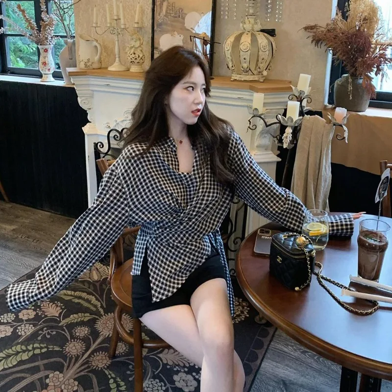 Temperament Plaid Langarm-shirt 2025, Herbst Neue Abnehmen Unregelmäßige Spitze-up Casual Top