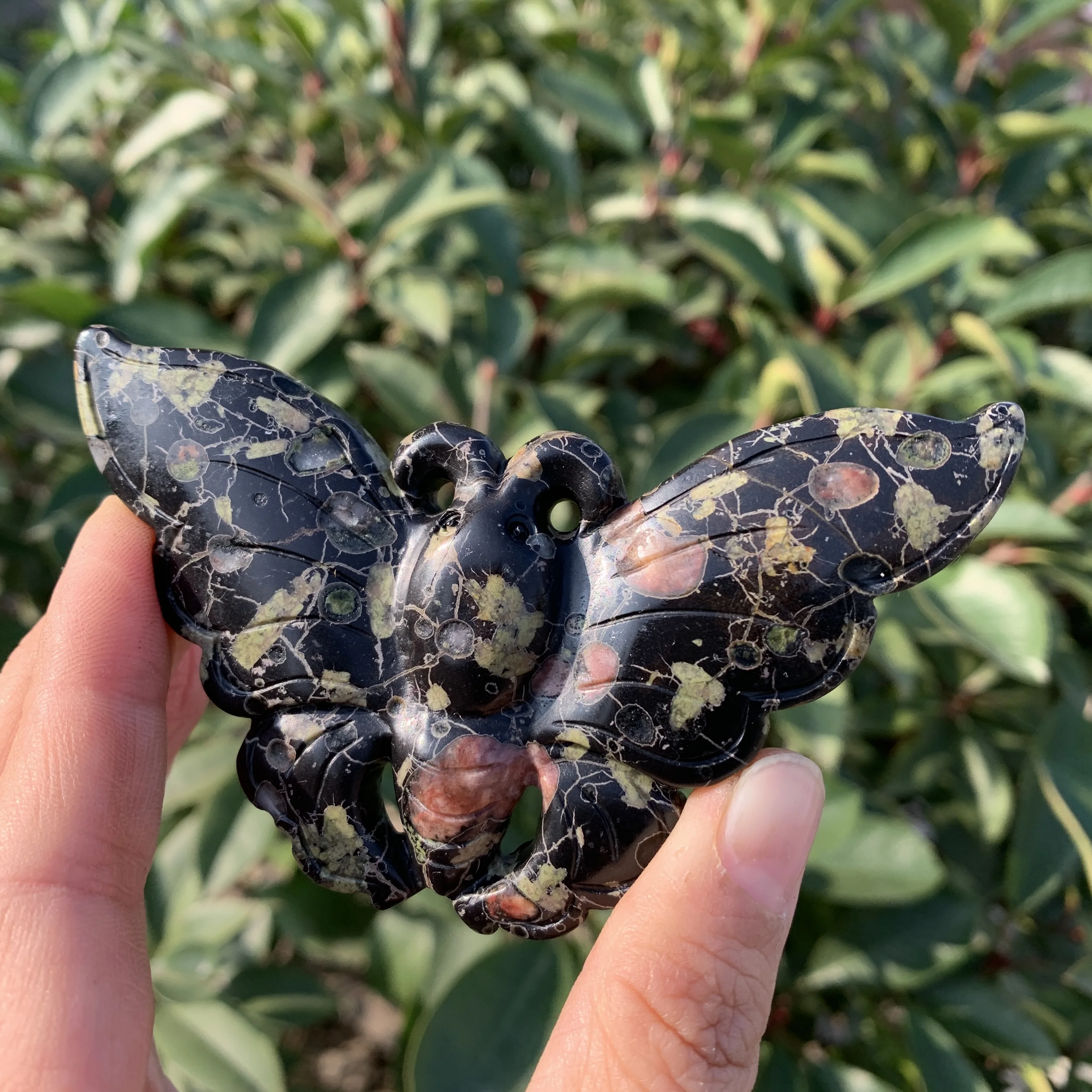 

Natural plum blossom jasper Butterfly Figurine Crystal Insect Statue Decoration