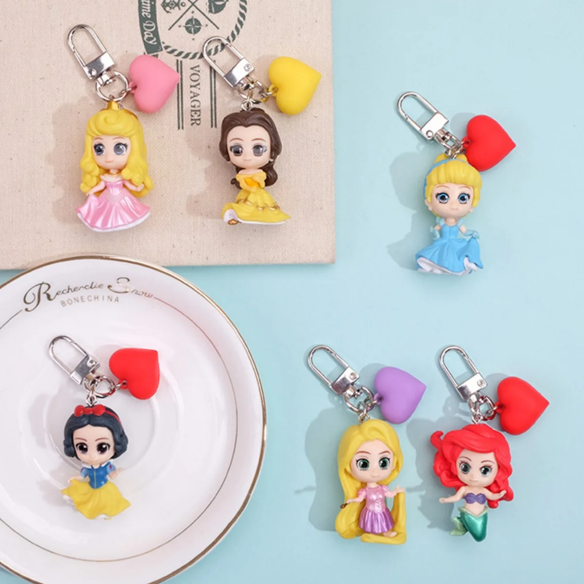 

Disney Frozen anime keychains cartoon girl princess series love pendant small gift decoration cute lady birthday gift pvc