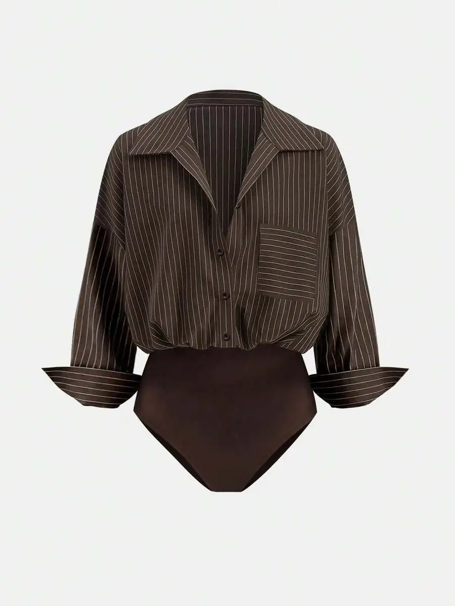 

Женский полосатый боди с длинными рукавами, свободным кроем плеч и карманом на пуговицах