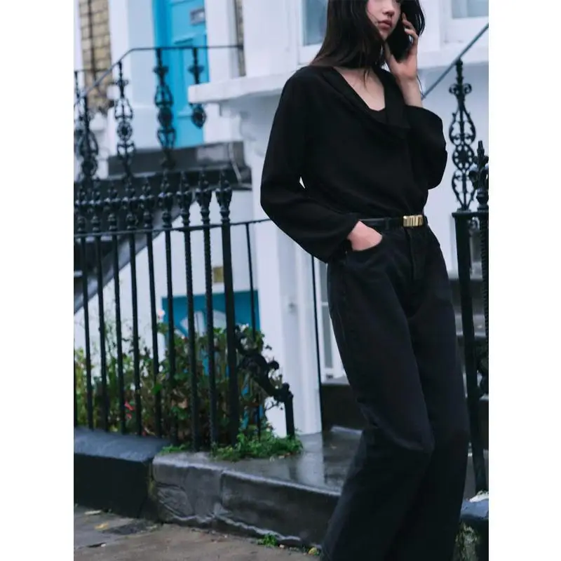 เสื้อผ้าผู้หญิงแบบใหม่สำหรับฤดูใบไม้ร่วงและฤดูหนาว แขนยาว คอตั้ง ติดกระดุมเม็ดเดียว ผ้าพลีทตกแต่ง คอวี ความยาวปกติ ผ้าโพลีเอสเตอร์