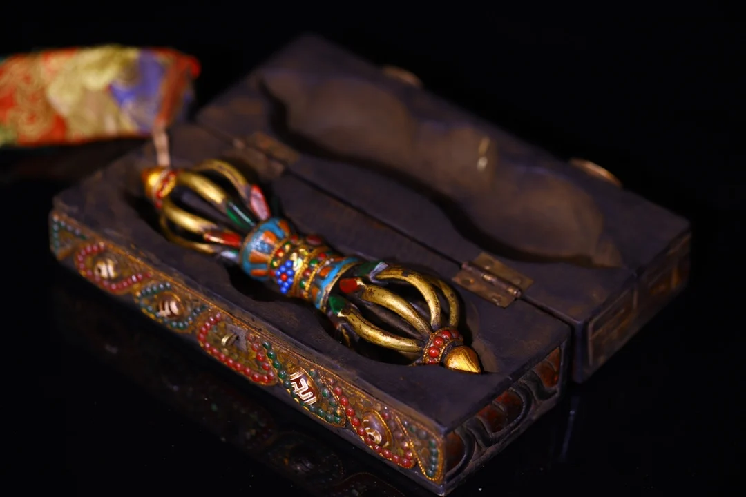 

9"Tibetan Temple Collection Old Bronze Painted Mosaic Gem gZi Beads Shelll Vajra Phurpa Prayer flag Bodhi Root Box Worship Hall