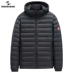 SHAN BAO 2021 Winter Marke Warme männer Lose Mit Kapuze Unten Jacke Klassische Stil Abzeichen Plus Größe Leichte Daunen Jacke 5XL 6XL 7XL